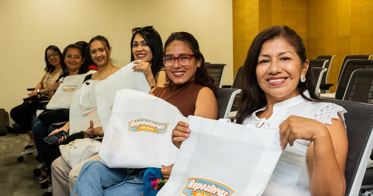 Emprendedoras del programa Reposteras de Oro de Alicorp capacitándose en la Escuela de Oro
