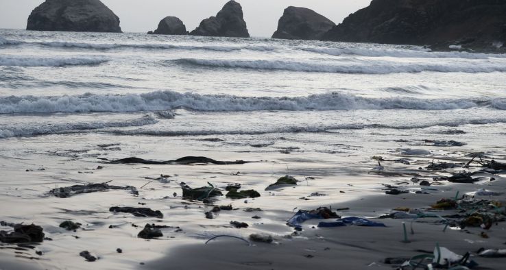 Playa afectada por el derrame de petróleo vinculado a la Refinería La Pampilla de Repsol.