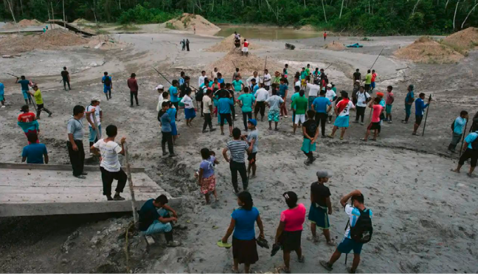 Grupo Charip de la Nación Wampís destruye campamento de minería ilegal en Amazonas