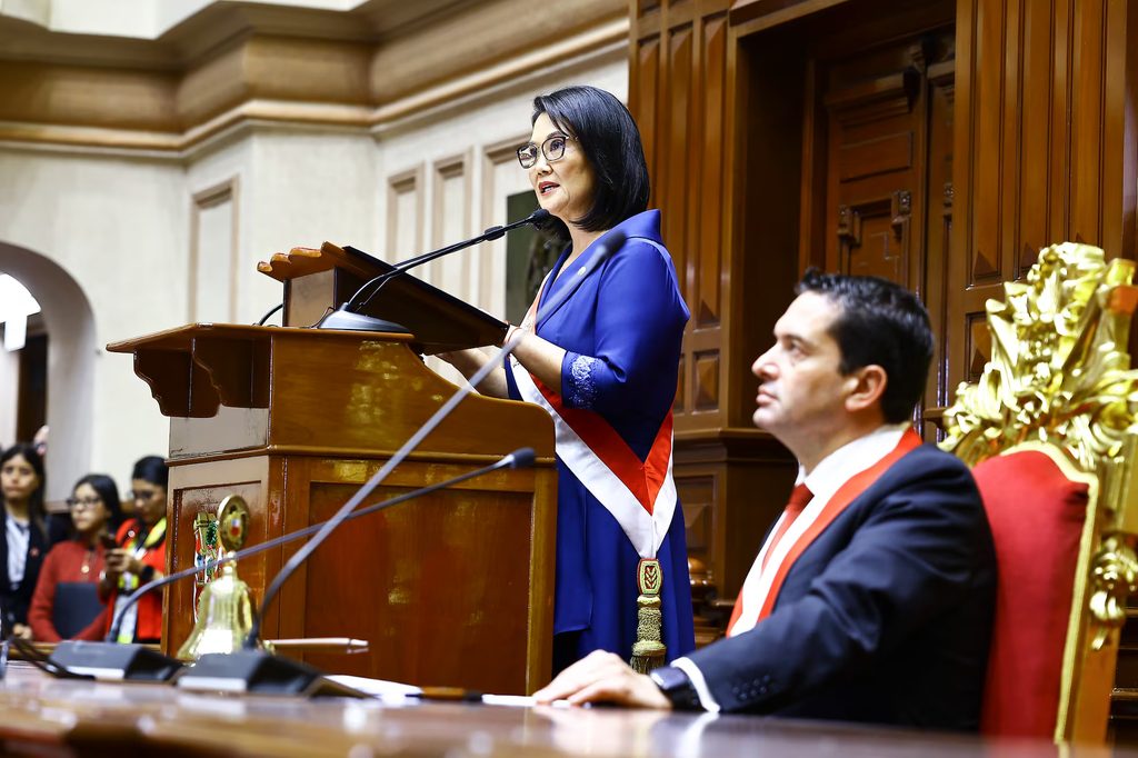 mensaje presidencial sobre gobernanza en Perú con compromisos de reforma del Estado, transparencia y meritocracia