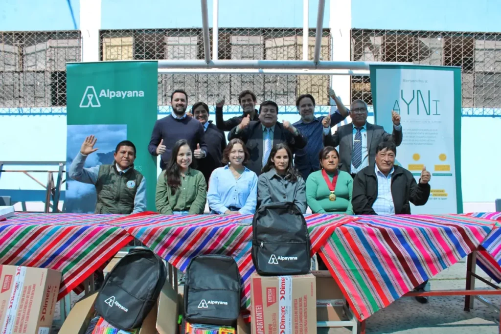 Presentación de Escuelas de Altura de Alpayana junto a representantes de comunidades e instituciones educativas.