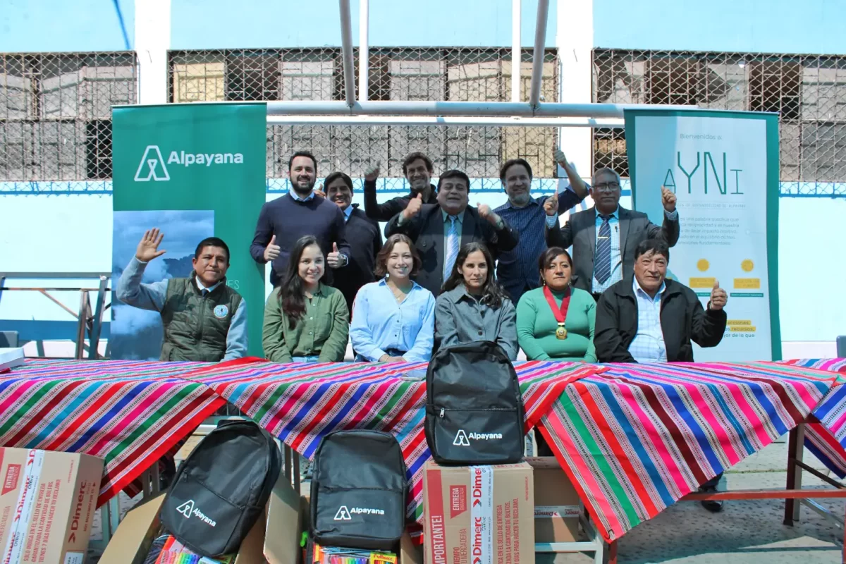 Presentación de Escuelas de Altura de Alpayana junto a representantes de comunidades e instituciones educativas.