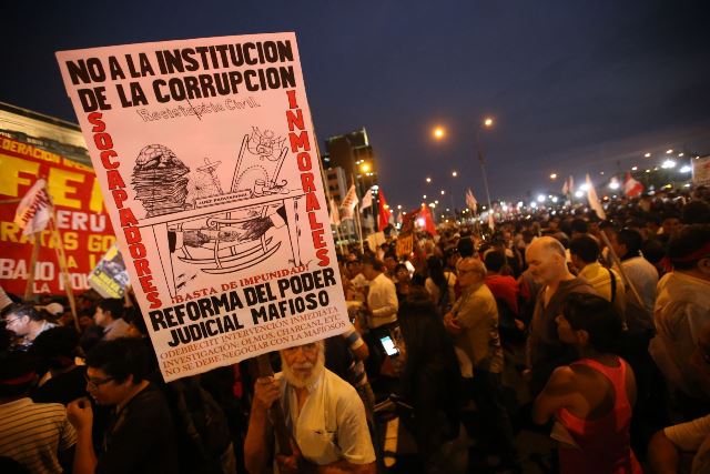 protesta ciudadana contra la corrupción en Perú en contexto de vacíos en gobernanza e integridad pública