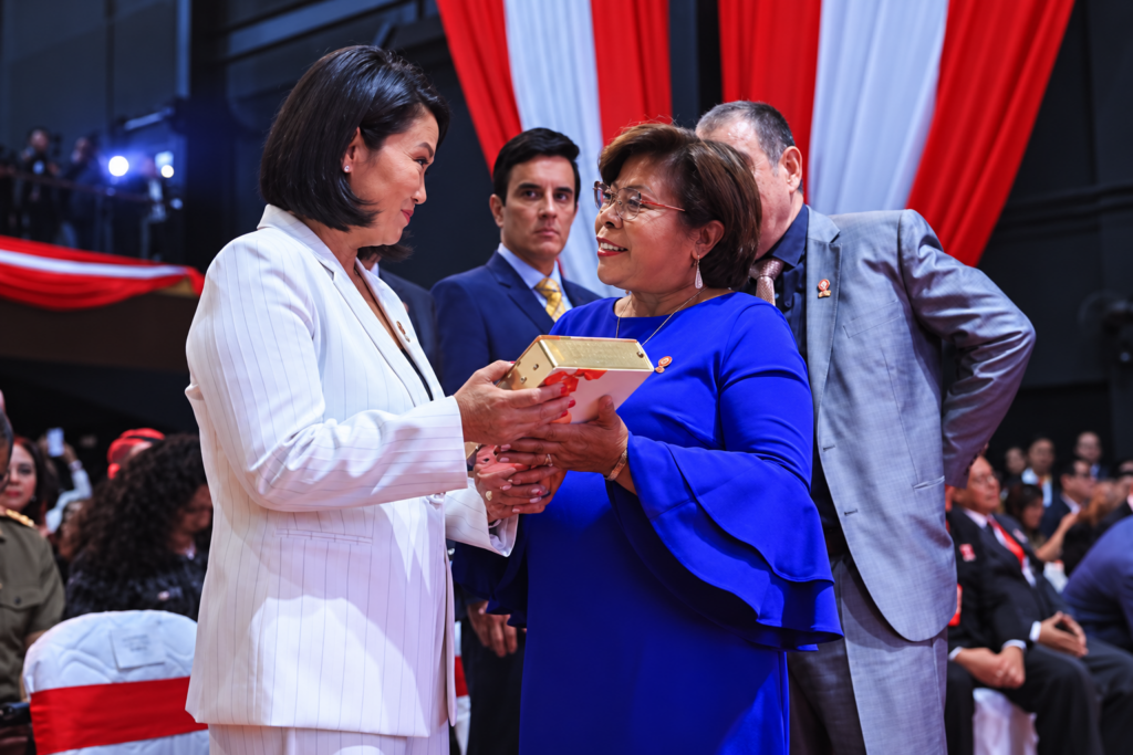 Autoridades participan en una Ceremonia de Acción de Gracias vinculada al poder evangélico en Perú.