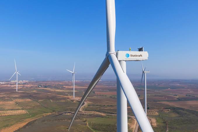 Aerogenerador de Statkraft en un parque eólico dedicado a la generación de energía renovable.