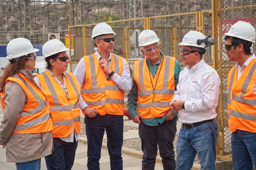 Equipo de Altavia Partners durante una visita a instalaciones de Orygen Perú en el contexto de la OPA posterior.