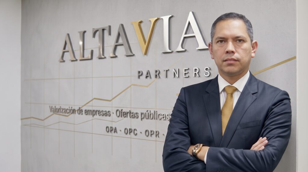 Miguel Rodríguez, socio fundador de Altavia Partners, durante una entrevista sobre la valorización de la OPA posterior de Orygen.
